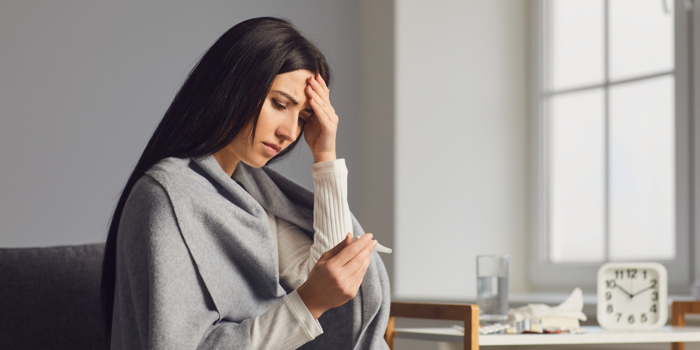 熱が上がったり下がったりする原因や対処法を大人と子供に分けて解説