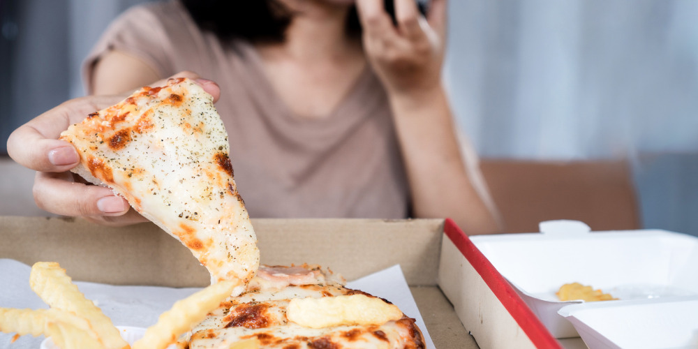 食べ過ぎて気持ち悪い時の対処法や原因を解説！次の日の過ごし方は？
