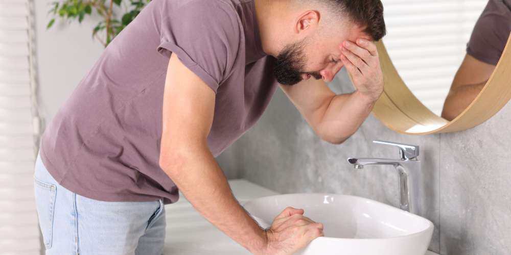 吐き気と頭痛があるのに熱はなし？どんな病気が考えられる？