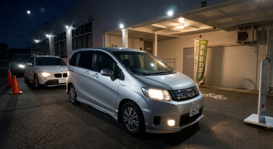 接触を抑えたドライブスルー診療レーン